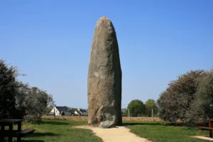 Menhir de Champ Dolent 4